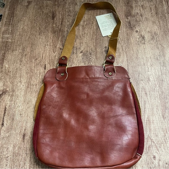 Deadstock Vintage 70s Maroon Leather & Suede Buckle Front Shoulder Purse - Picture 2 of 6